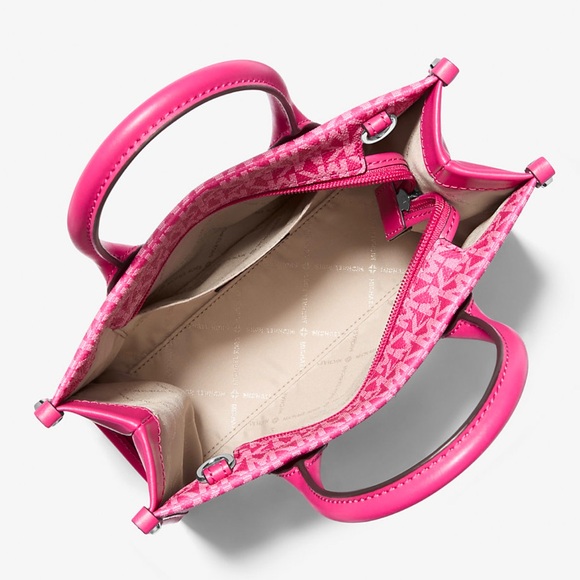 Michael Kors Mirella Small Ombré Signature Logo Crossbody Bag
Dragonfruit
NWT - Picture 2 of 15